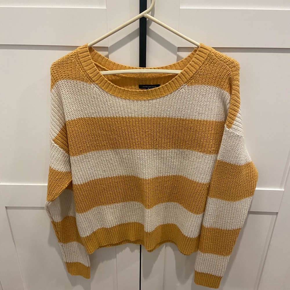 AMERICAN EAGLE - striped yellow & cream sweater - size MEDIUM